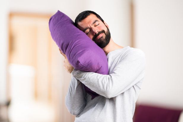 Ύπνος: Τα 7 λάθη με το μαξιλάρι που σας εμποδίζουν να κοιμηθείτε, σύμφωνα με ειδικό - Έτσι θα αποφύγετε τον πόνο στον αυχένα