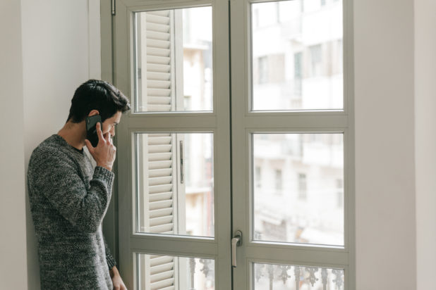 Παράθυρα: Ειδικός αποκαλύπτει το Νο1 λάθος στον καθαρισμό που κάνει τα τζάμια να φαίνονται ακόμα πιο βρώμικα