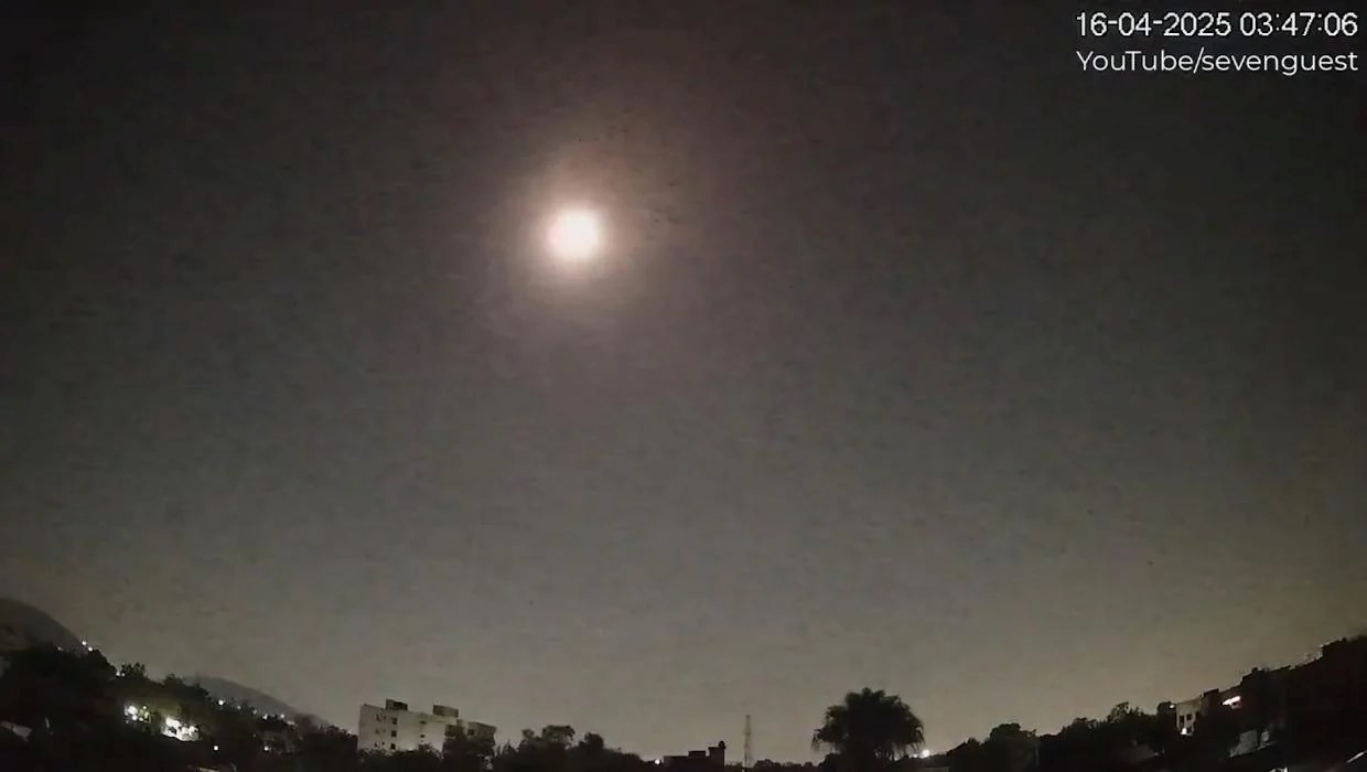 Η «βολίδα» που προκαλεί δέος – Η αλήθεια πίσω από την ξαφνική λάμψη και την ισχυρή έκρηξη που τρόμαξαν χιλιάδες κατοίκους