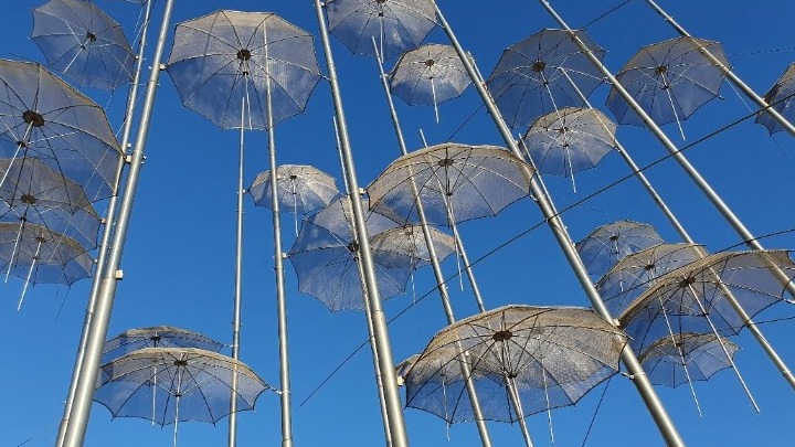 Θεσσαλονίκη: «Αλλάζει πρόσωπο» η Νέα Παραλία – Αποκαθίσταται ο Κήπος του Νερού, φεύγουν για επισκευή οι Ομπρέλες