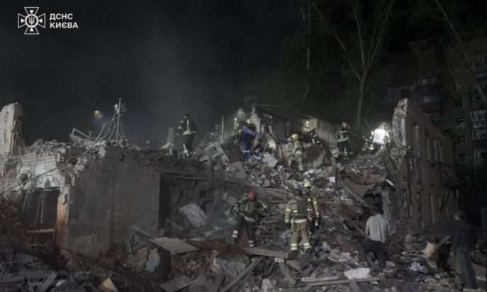 Ουκρανία Κίεβο ρωσική επίθεση αναζήτηση επιζώντων