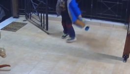 Θεσσαλονίκη: Την ξυλοκόπησε μπροστά στο παιδί της