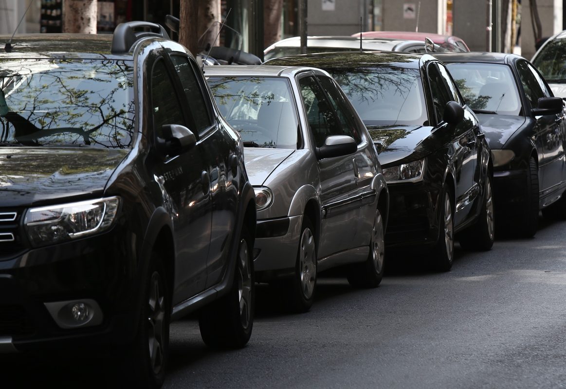 Αττική: Στα ύψη οι τιμές για μια θέση στάθμευσης – Το «χρηματιστήριο» του πάρκινγκ ανά περιοχή