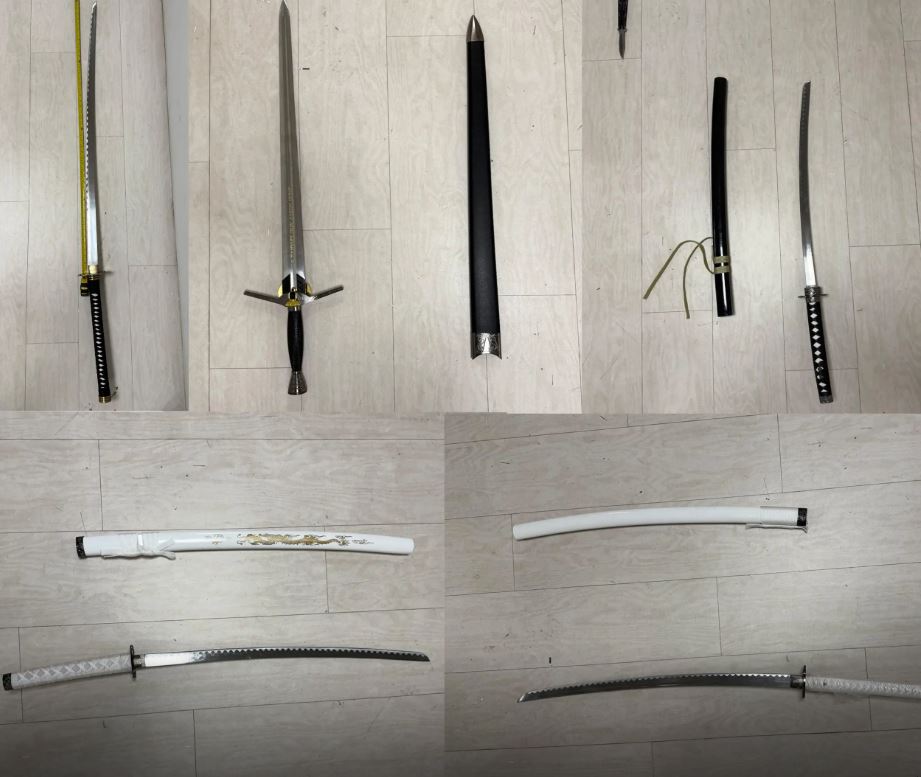 Περιστέρι: Κατάστημα ρούχων πουλούσε παράνομα μαχαίρια, ξίφη και βαλλίστρα – ΦΩΤΟ 