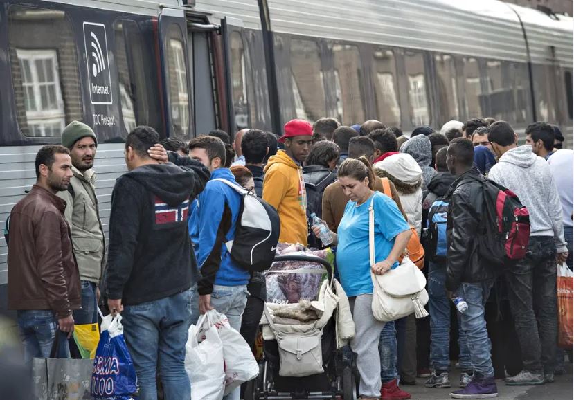 Σουηδία: Η κυβέρνηση προωθεί νομοσχέδιο με κριτήρια «έντιμης διαγωγής» για τους μετανάστες – Θα απειλούνται με απέλαση