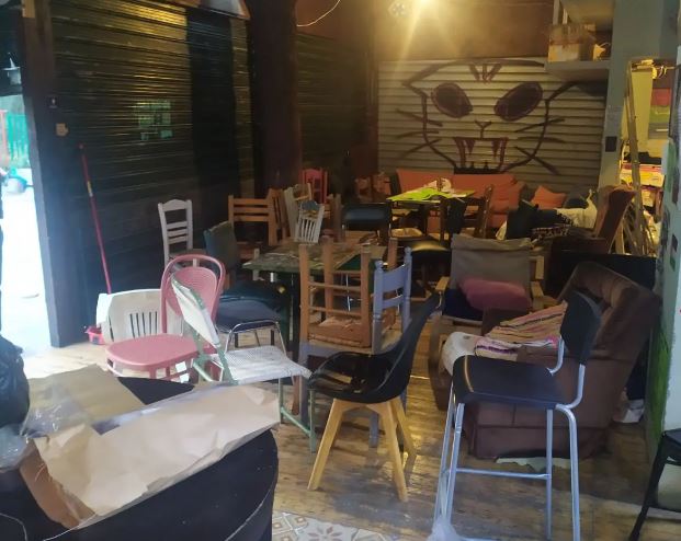 Εξάρχεια: Φωτογραφίες και βίντεο από την αστυνομική επιχείρηση στον Λόφο του Στρέφη – 6 προσαγωγές