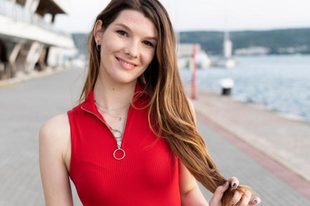 Η γυναίκα του πατέρα της απαιτεί να της επιστρέψει τα λεφτά που εκείνος της είχε χαρίσει - "λέει ότι έπρεπε να τα δώσει στα δικά της παιδιά". Φωτογραφία: Freepik