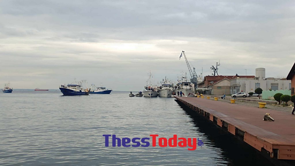 Θεσσαλονίκη: Απόβαση αλιέων από όλη τη βόρεια Ελλάδα στα νερά του Θερμαϊκού – Δείτε βίντεο