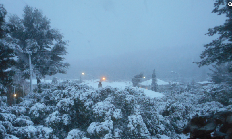 Καιρός: Χιόνια και κλειστά σχολεία μέσα στον Απρίλιο έφερε η ψυχρή εισβολή – Πώς θα εξελιχθούν τα φαινόμενα τις επόμενες ώρες – ΦΩΤΟ και ΒΙΝΤΕΟ