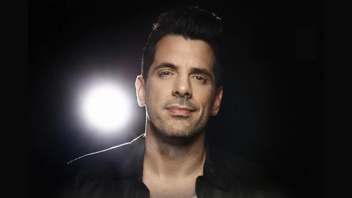 Ο Θοδωρής Φέρρης κυκλοφόρησε το νέο του τραγούδι και βιντεοκλιπ