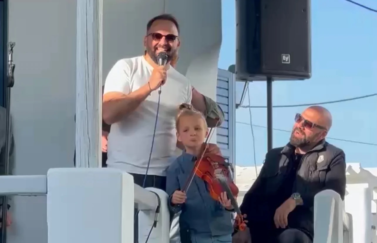 Τήνος: 6χρονος ξεσήκωσε πανηγύρι στον Κέχρο παίζοντας βιολί – ΒΙΝΤΕΟ