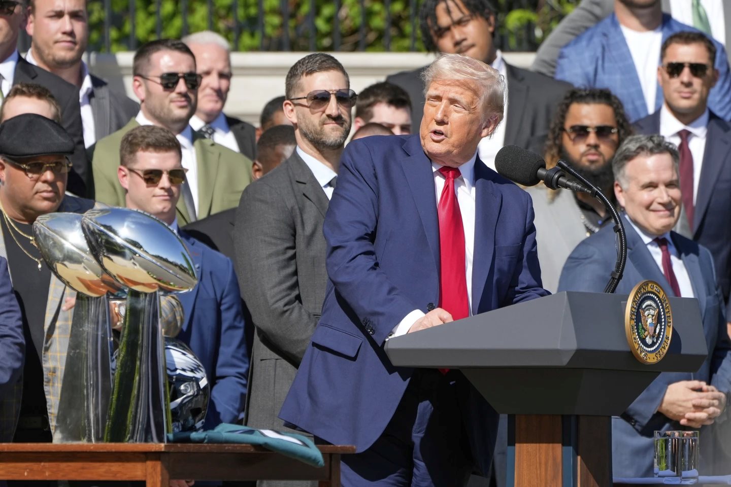 Ντόναλντ Τραμπ: Ειρωνεύτηκε ξανά την Τέιλορ Σουίφτ σε επίσημη εκδήλωση στον Λευκό Οίκο – «Καρφιά» στην ποπ σταρ για τον τελικό του Super Bowl