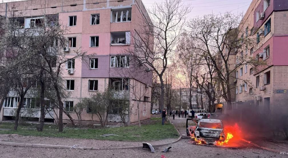 Ουκρανία: Τουλάχιστον 18 νεκροί εκ των οποίων 9 παιδιά, από πυραυλική επίθεση της Ρωσίας στη γενέτειρα του Ζελένσκι - «Είναι καθάρματα»