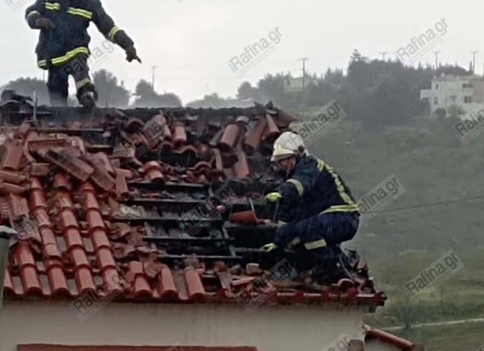 Φωτιά από κεραυνό σε σπίτι στον Βαρνάβα – ΦΩΤΟ