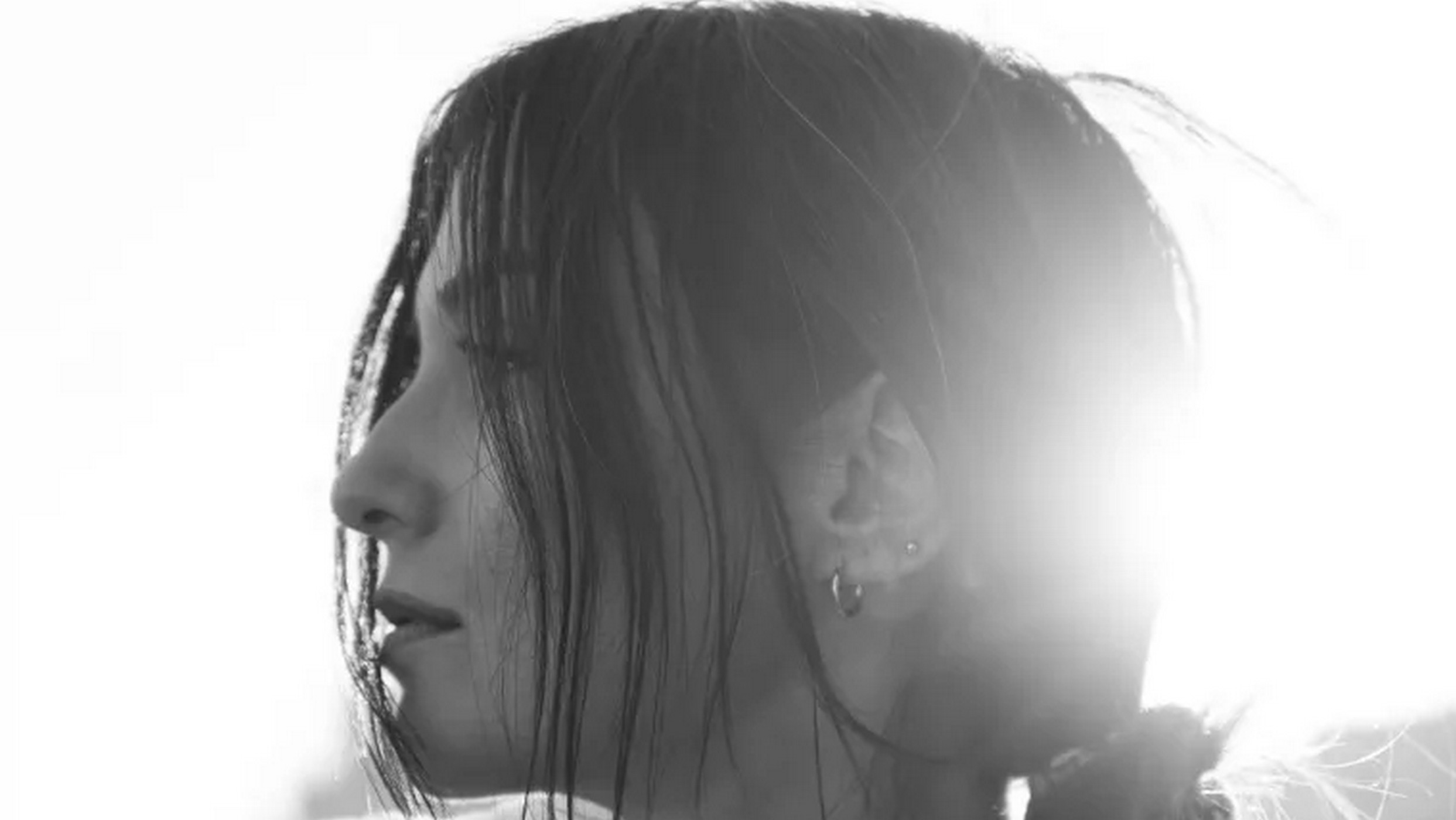 Μάγδα Βαρούχα και Pink Noisy έδωσαν νέα πνοή στο διαχρονικό τραγούδι «Μεσοπέλαγα αρμενίζω»