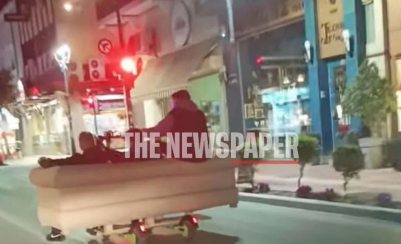 Βόλος: Εισαγγελική παρέμβαση για την επικίνδυνη βόλτα με καναπέ πάνω σε ηλεκτρικά πατίνια