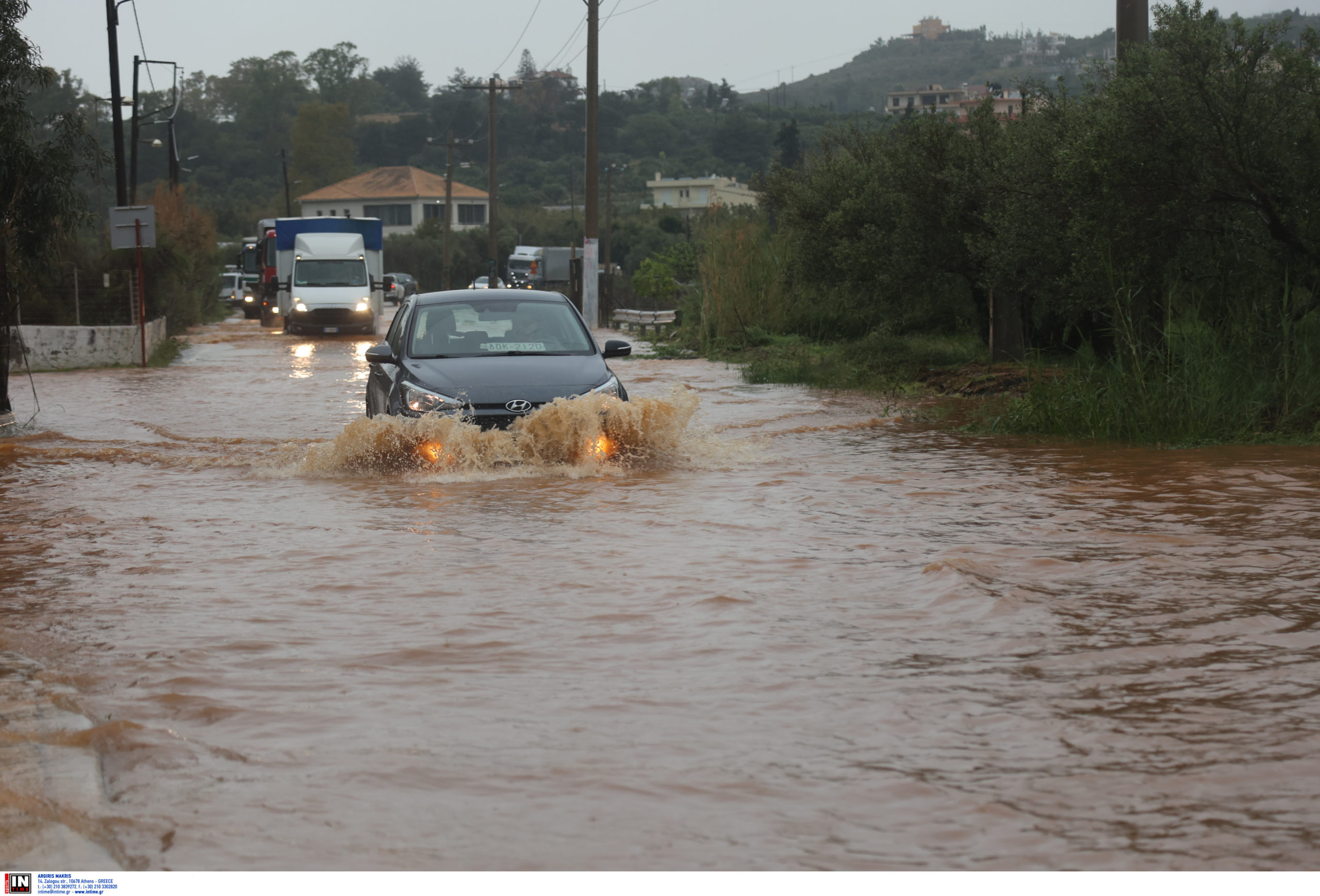 Χανιά: Χείμαρροι οι δρόμοι από τη σφοδρή νεροποντή – Απεγκλωβίστηκαν 7 οδηγοί, πλημμύρισαν υπόγεια και ισόγεια – ΦΩΤΟ και ΒΙΝΤΕΟ