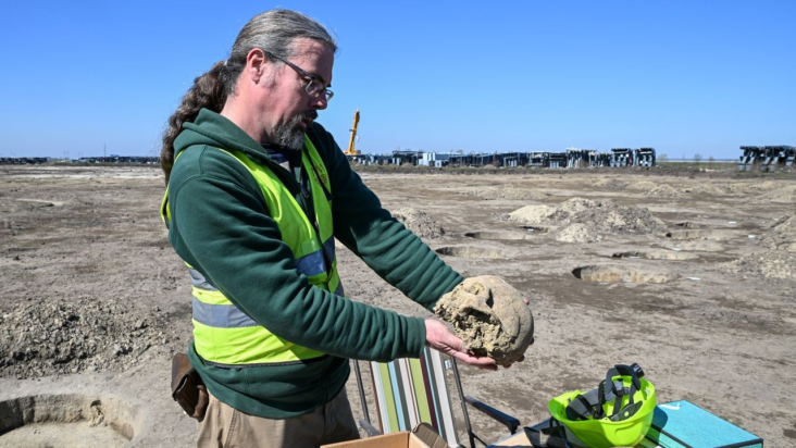 Ανακαλύφθηκε νεκροταφείο ηλικίας 1.400 - 1.500 ετών κατά τη διάρκεια κατασκευαστικών εργασιών εργοστασίου αυτοκινήτων.
