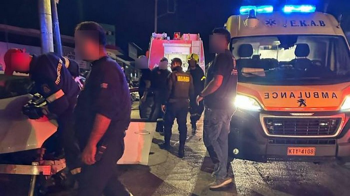 Σοβαρό τροχαίο στην Αρτέμιδα: Σύγκρουση οχημάτων στην Λεωφόρο Καραμανλή – Δύο τραυματίες