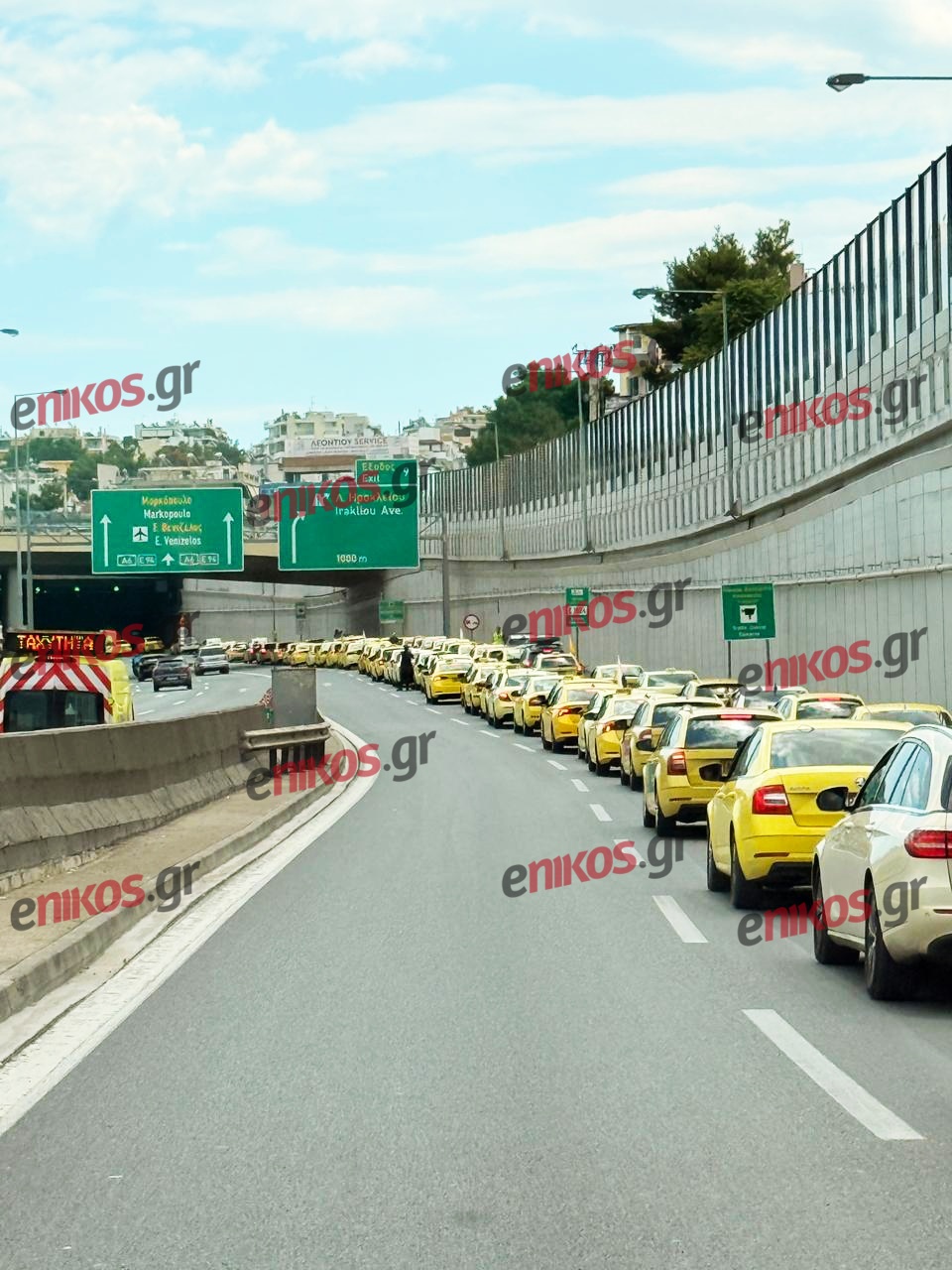 ΣΑΤΑ: Διαμαρτυρία και πορεία προς το αεροδρόμιο από τους οδηγούς ταξί – ΦΩΤΟ και ΒΙΝΤΕΟ