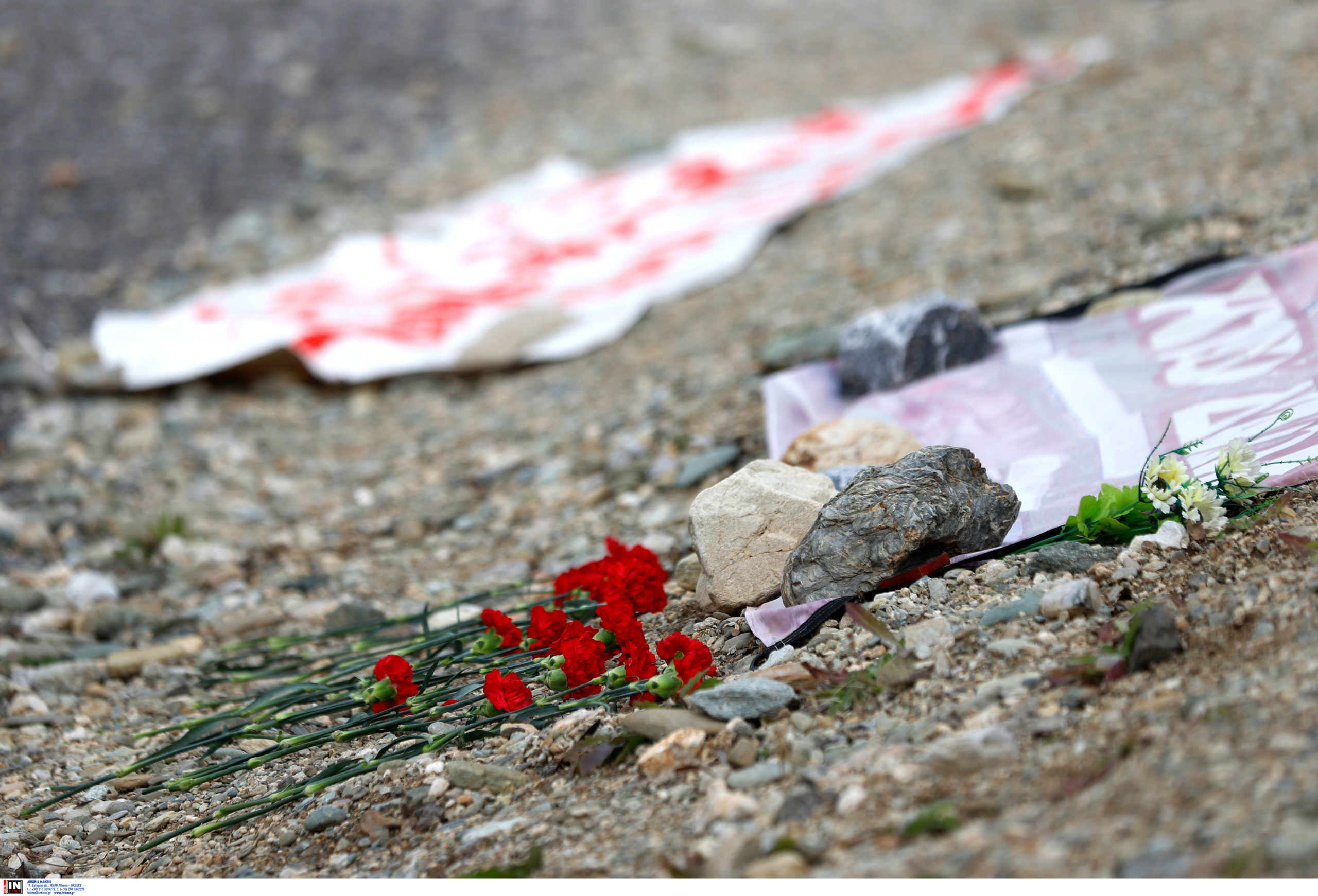 Τέμπη: «Προέτρεψε επιβάτες να αλλάξουν τις καταθέσεις τους» – Τι αναφέρεται για τον ανακριτή στη μήνυση των συγγενών του μηχανοδηγού του επιβατικού τρένου