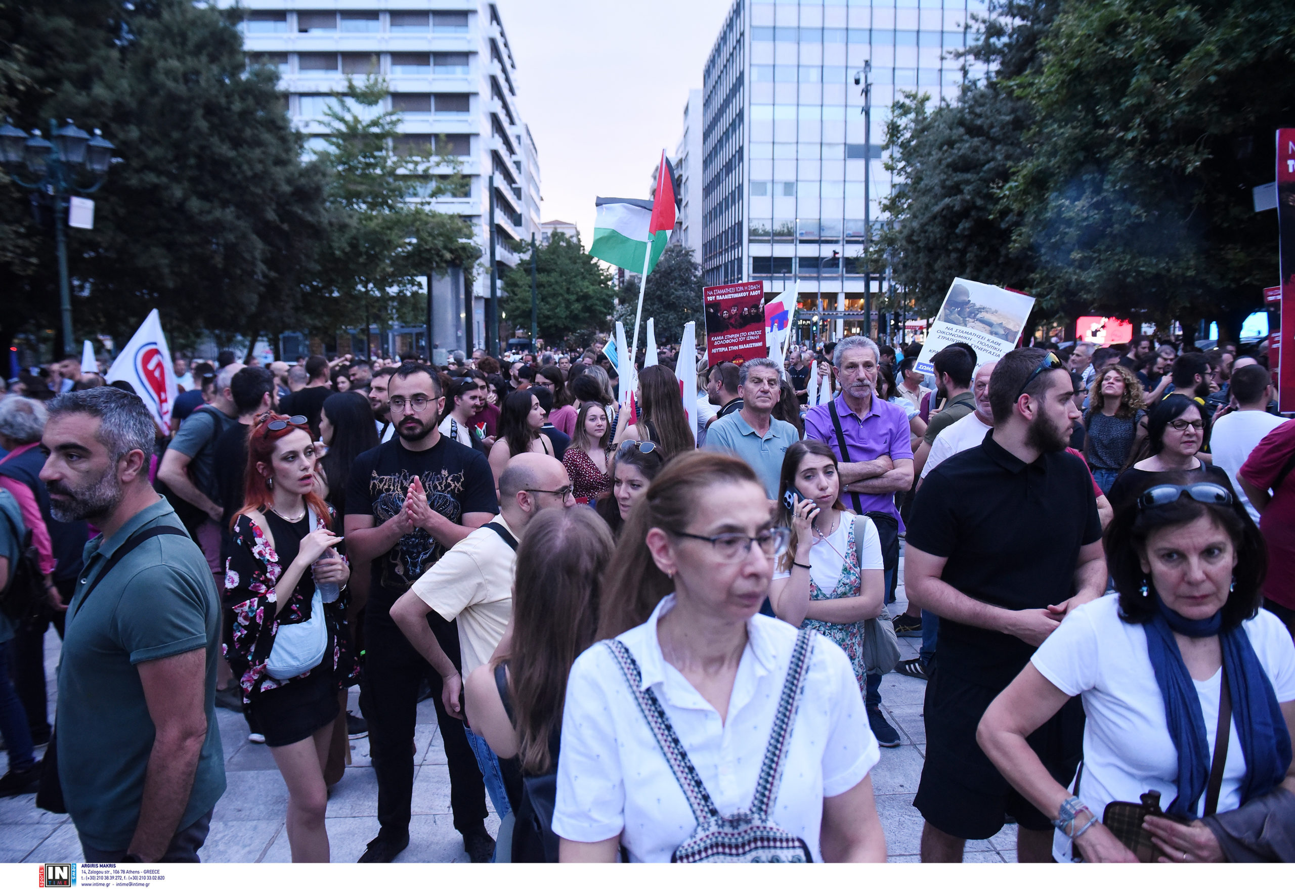 Συναυλία αλληλεγγύης στον Παλαιστινιακό λαό στο Σύνταγμα: «Είμαστε εδώ για να μπορέσουμε να κοιτάξουμε στα μάτια τα παιδιά μας»