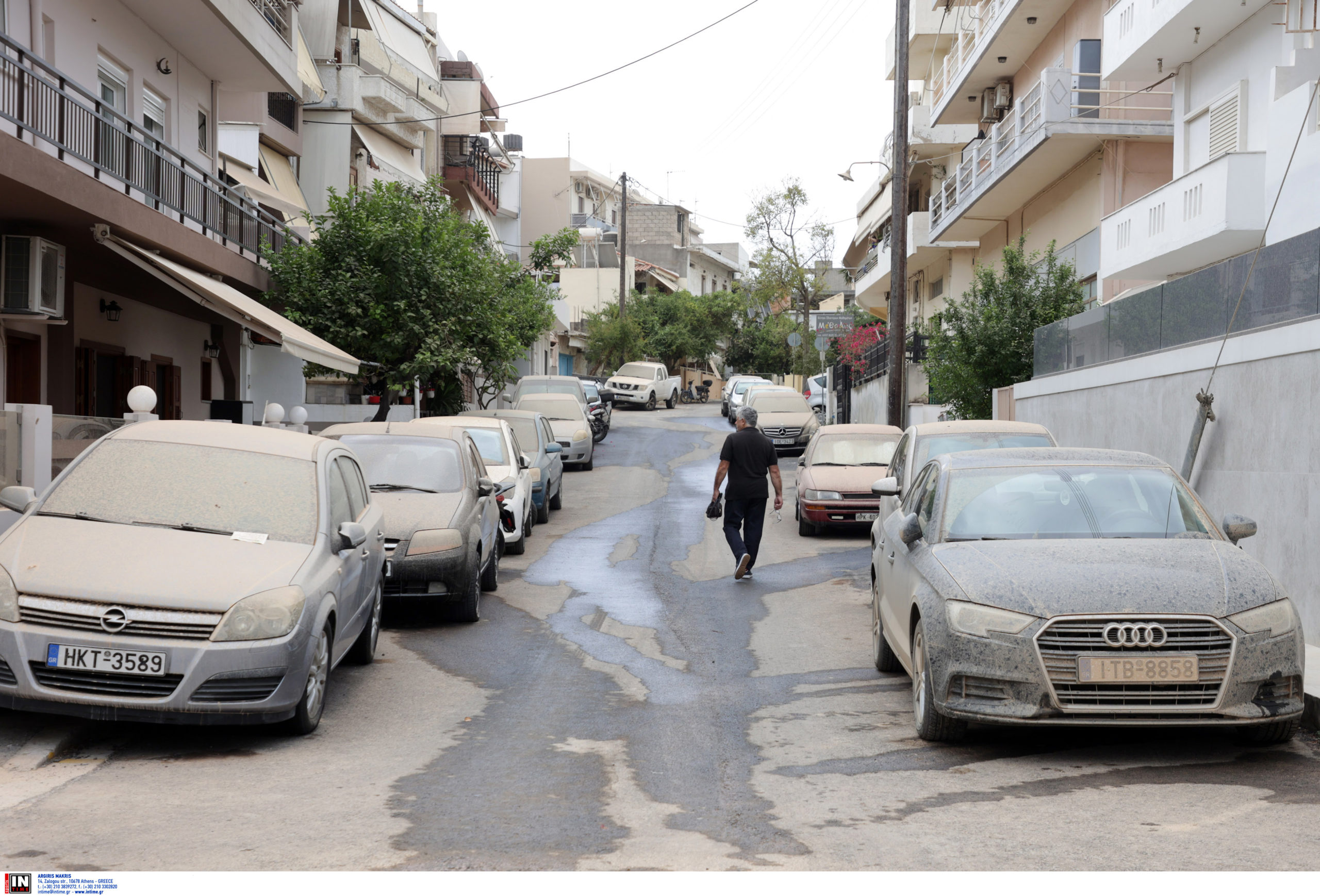 «Πνίγηκε» από την αφρικανική σκόνη το Ηράκλειο: Έπεσαν 21 κιλά ανά στρέμμα μόνο την Κυριακή