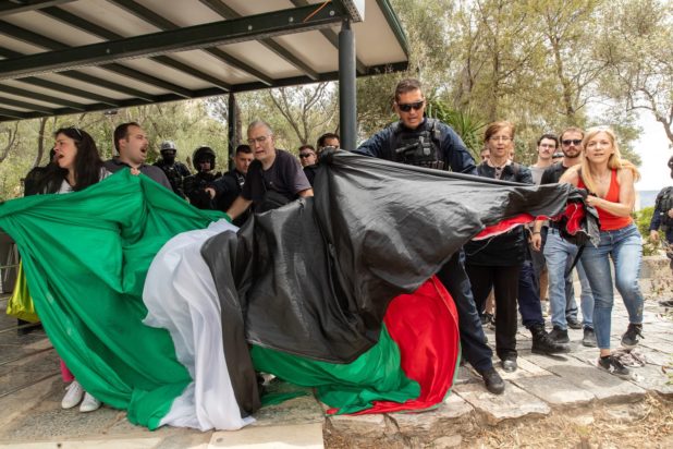 Νέα Αριστερά, Ακρόπολη, σημαία Παλαιστίνης