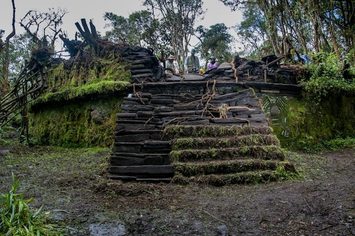 Σκάλα του κτιρίου 1 στο Γκράν Παχατέν.