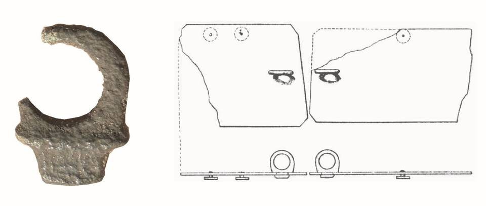 Ένα τμήμα στρατιωτικού εξοπλισμού που βρέθηκε στον χώρο και ένα διάγραμμα που δείχνει πώς χρησιμοποιήθηκε.