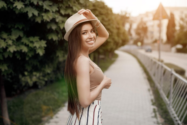 Είναι έξαλλη με την κολλητή της που της αποκάλυψε πως ο φίλος της την απατούσε - «Μου το είπε στο πάρτι των γενεθλίων μου και την πέταξα έξω"