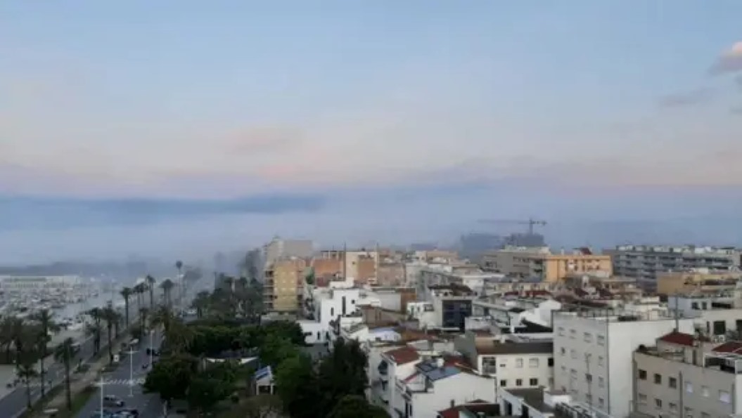 Ισπανία: Τοξικό νέφος χλωρίου στην Καταλονία λόγω φωτιάς σε αποθήκη – Εκκλήσεις σε τουλάχιστον 160.000 πολίτες να κλειστούν στα σπίτια τους