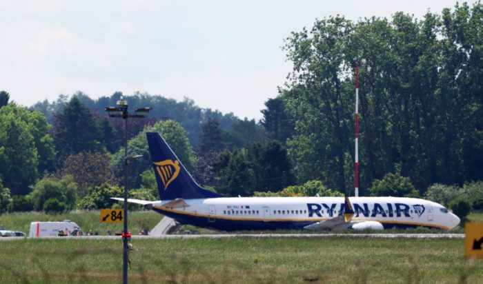 ΣΑΡΛΕΡΟΥΑ ΑΕΡΟΠΛΑΝΟ