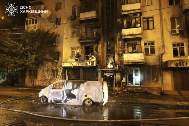 Ουκρανία: Επιδρομή της Ρωσίας με drones στο Κίεβο – Στις φλόγες πολυκατοικίες και οχήματα