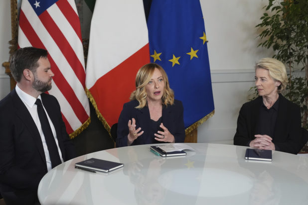 Τζέι Ντι Βανς με Φον ντερ Λάιεν και Μελόνι