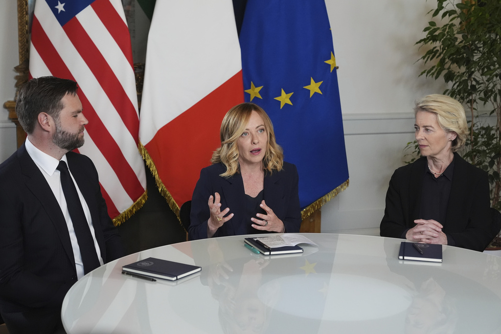 Τζέι Ντι Βανς με Φον ντερ Λάιεν και Μελόνι