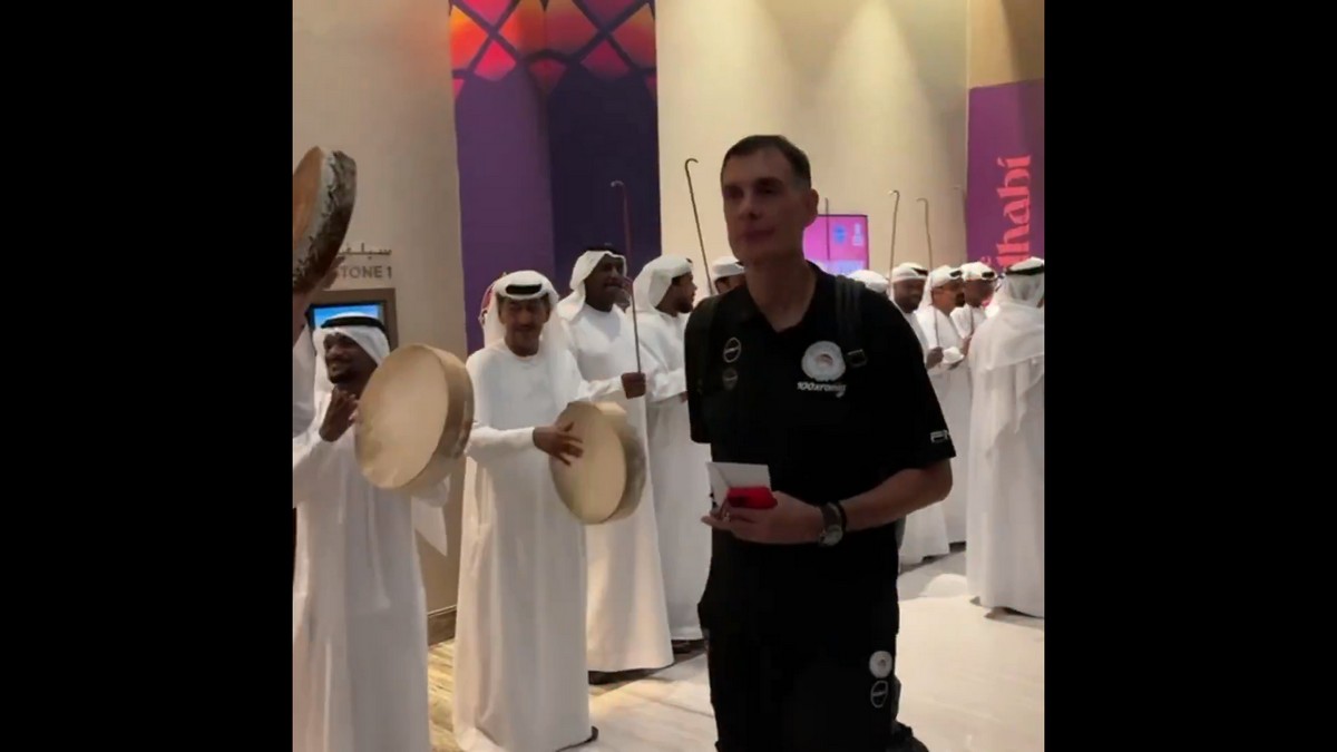 Euroleague – Final Four 2025: Το… καλωσόρισμα του Άμπου Ντάμπι στις αποστολές του Ολυμπιακού και του Παναθηναϊκού – ΒΙΝΤΕΟ