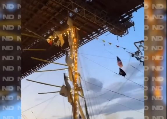 Σύγκρουση ιστιοφόρου στην γέφυρα Μπρούκλιν