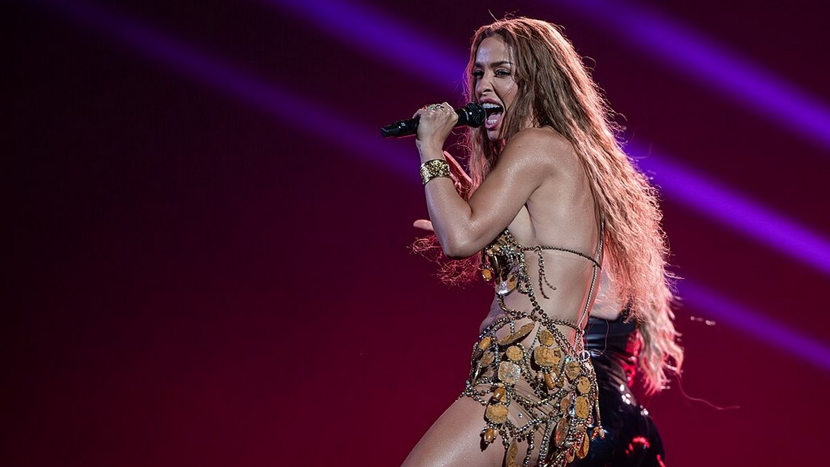 Ελένη Φουρέιρα: Έσπασε το δόντι της – Το απρόοπτο πάνω στη σκηνή