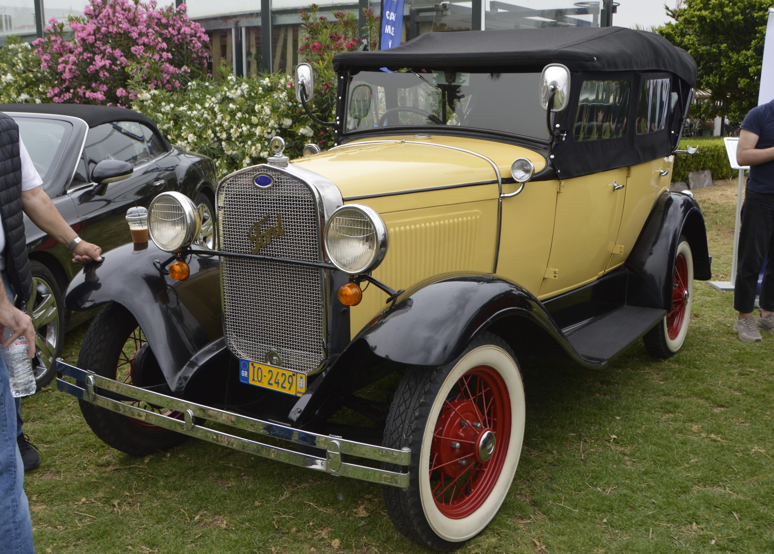 Alimos Classic Car Sunday VI: Με ήλιο και βροχή, παντρεύονται τα… κλασικά αυτοκίνητα