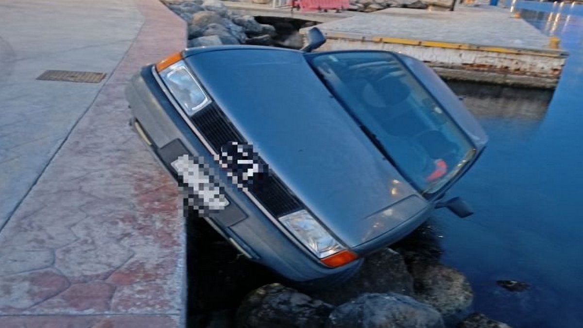 Πτώση οχήματος στο λιμάνι της Κω – Στο νοσοκομείο ο οδηγός