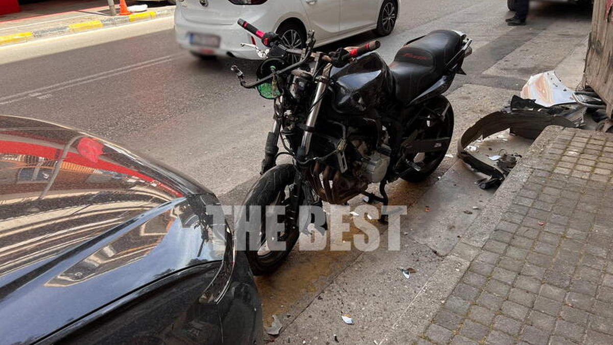 Πάτρα: Σοβαρό τροχαίο στην οδό Γούναρη – Δύο τραυματίες, ο ένας σε σοβαρή κατάσταση