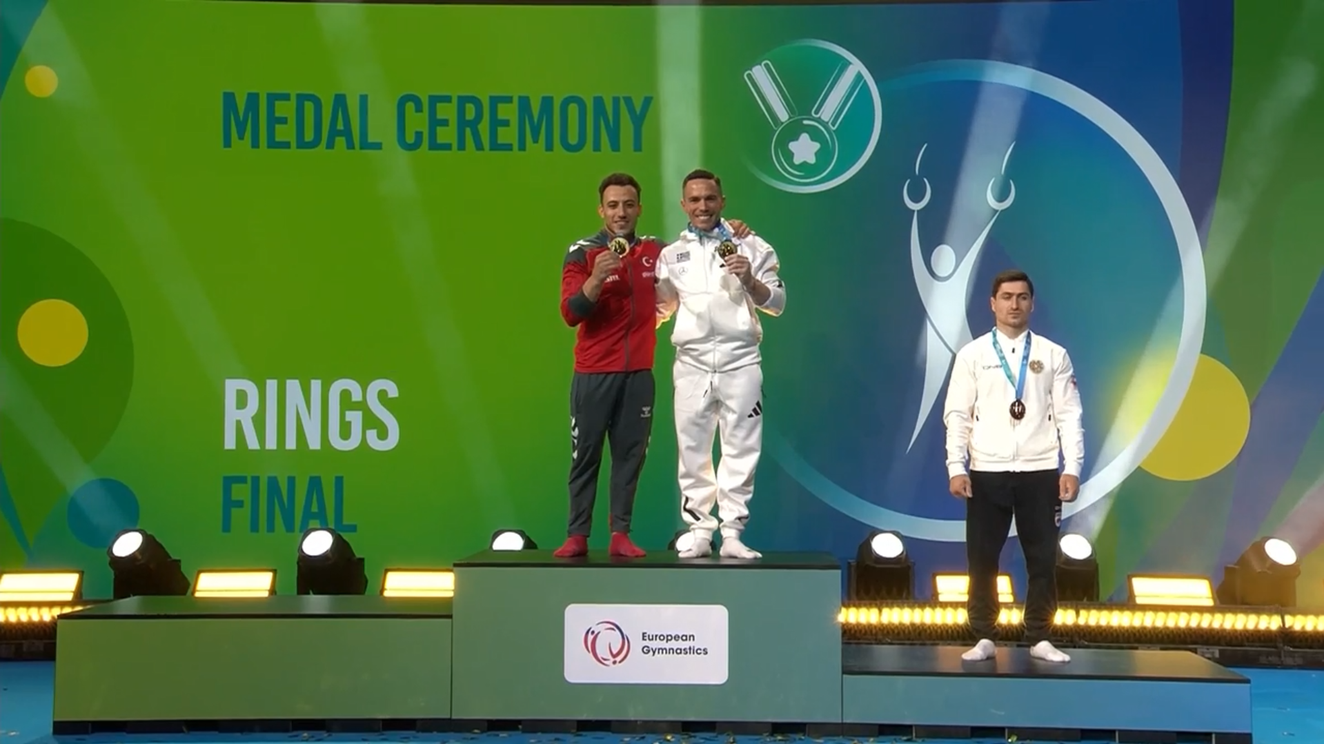 Λευτέρης Πετρούνιας: Η απονομή του χρυσού μεταλλίου στον «Άρχοντα των Κρίκων» – ΒΙΝΤΕΟ