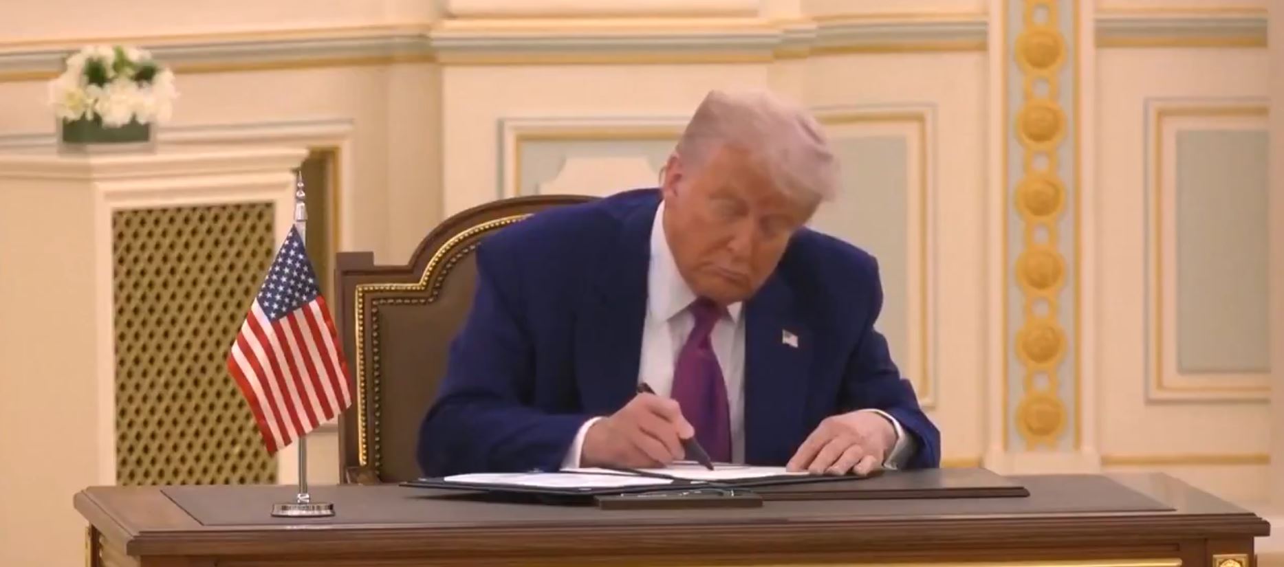 Ντόναλντ Τραμπ: Σκοπεύει να προχωρήσει σε «σημαντική ενημέρωση» για την Ρωσία, την ερχόμενη Δευτέρα