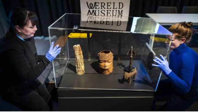 Ολλανδία: Ένα μουσείο επιστρέφει στη Νιγηρία 113 «χάλκινα του Μπενίν» που κλάπηκαν τον 18ο αιώνα