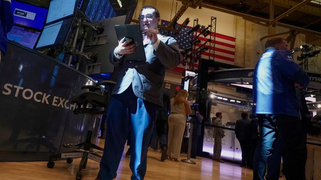 Δασμοί: Νέοι τριγμοί στα Χρηματιστήρια, οι αγορές αντιμέτωπες με τον νέο εμπορικό πόλεμο του Τραμπ