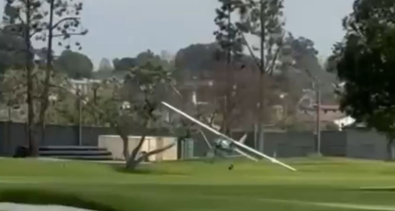 Βίντεο: Τρομακτική προσγείωση για ιδιωτικό αεροπλάνο σε γήπεδο γκολφ