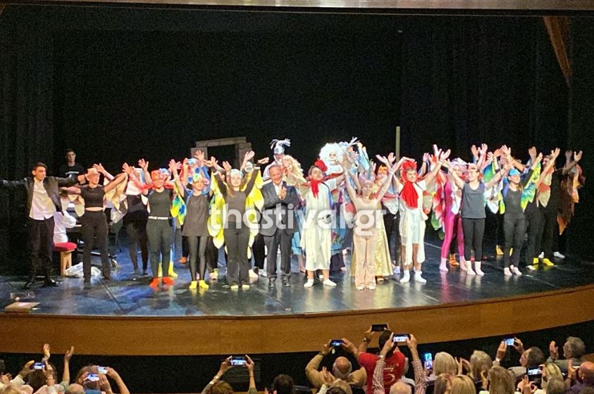 Θεσσαλονίκη: Στο θεατρικό σανίδι ανέβηκε ο δήμαρχος, Στέλιος Αγγελούδης – Βίντεο από τη συμμετοχή του σε μαθητική παράσταση