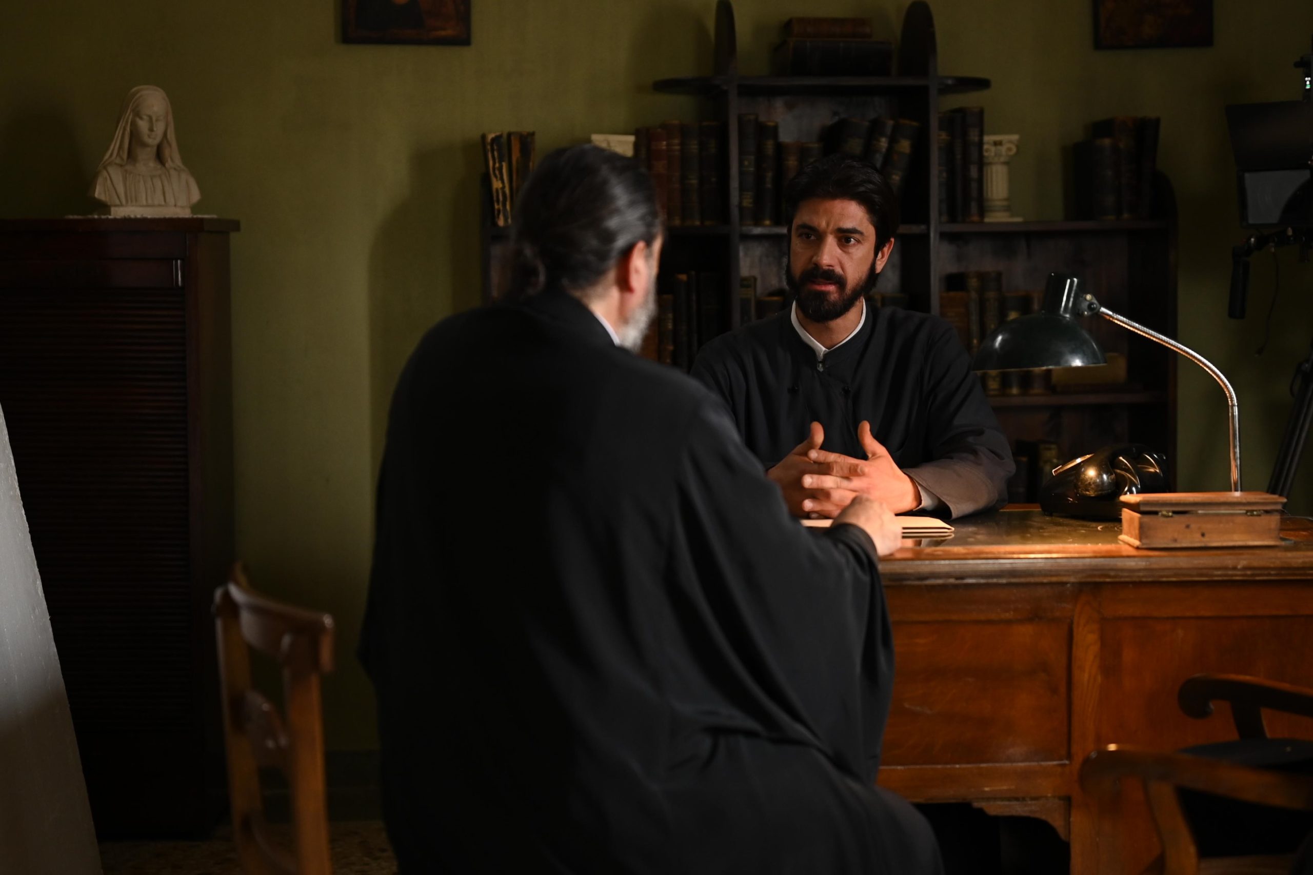 Άγιος έρωτας: Ο Αρχιερατικός Επίτροπος καταφθάνει στη Στέρνα