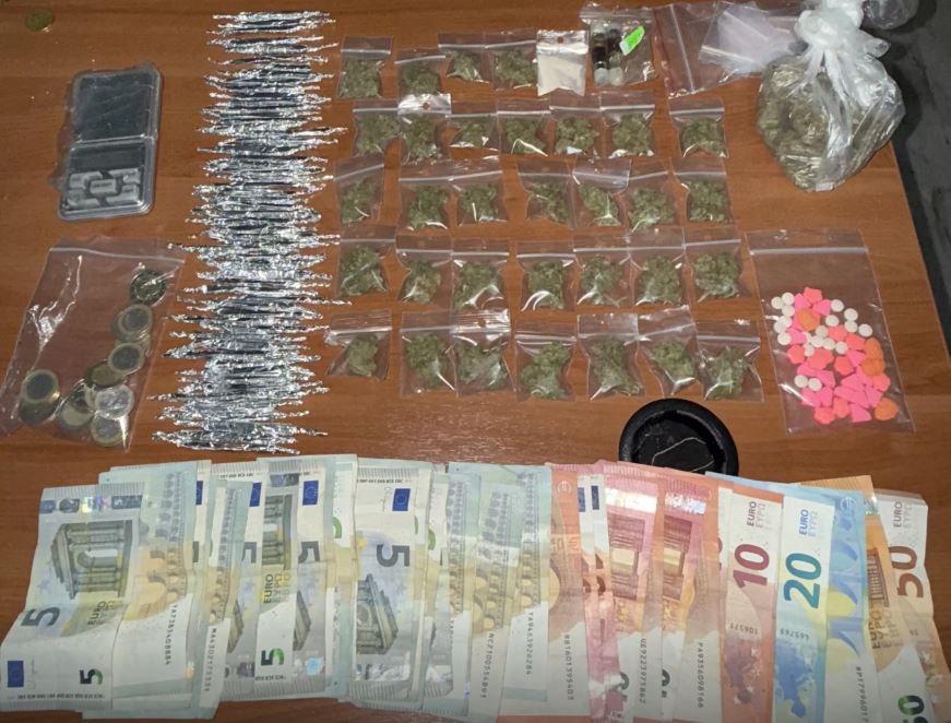 Άγιος Παντελεήμονας: Συνελήφθησαν 3 αλλοδαποί για διακίνηση ναρκωτικών έξω από σχολείο 